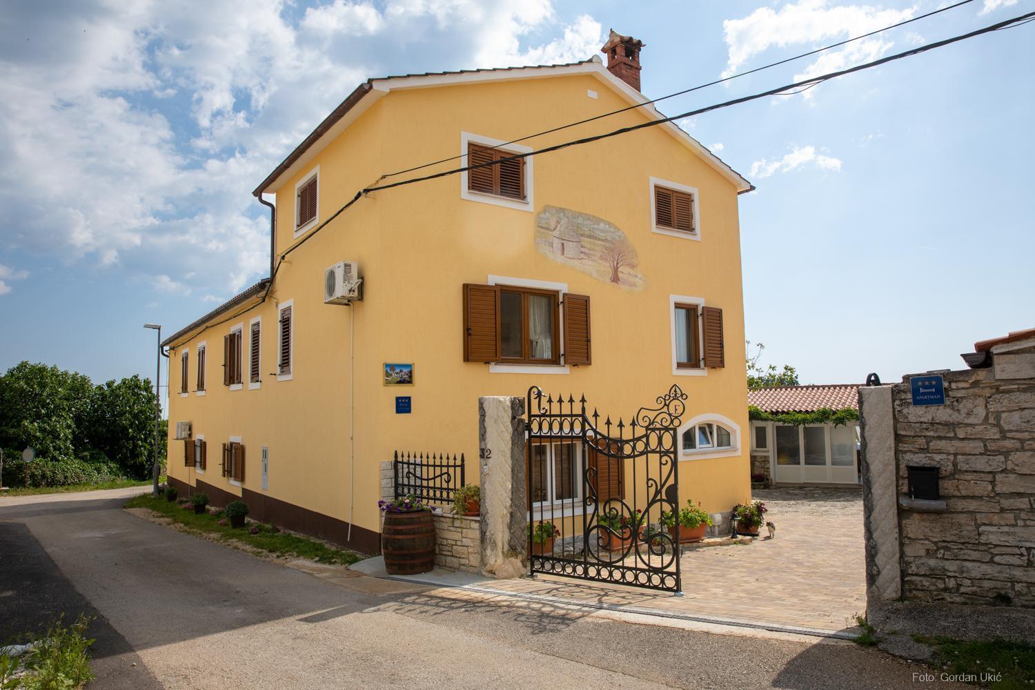 Apartments Faris Канфанар Экстерьер фото
