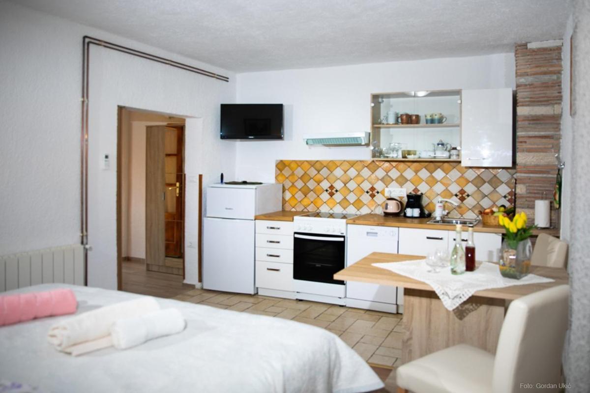 Apartments Faris Канфанар Экстерьер фото
